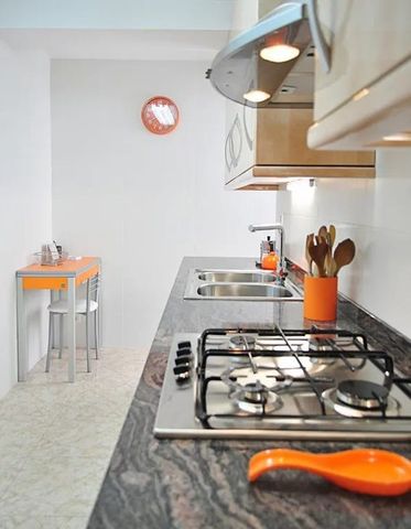 Carrer de lEncarnació, Barcelona, Catalonia - Photo 3