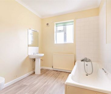 Exceptionally spacious bungalow in a quiet cul de sac in popular Ba... - Photo 4