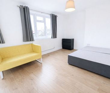 SPACIOUS 7 BEDROOM SEMI-DETACHED HMO AVAILABLE FOR COMPANY LET - Photo 2