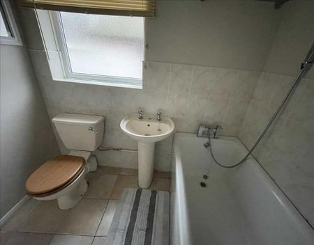 2 bedroom semi-detached house to rent - Photo 4