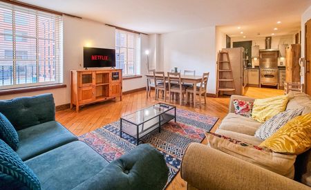 Saint Paul's Square - Photo 3