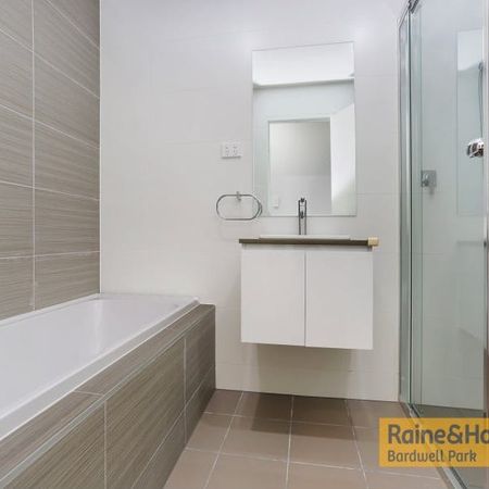 Modern, Sun-Filled Apartment in Quiet Location! - Photo 3