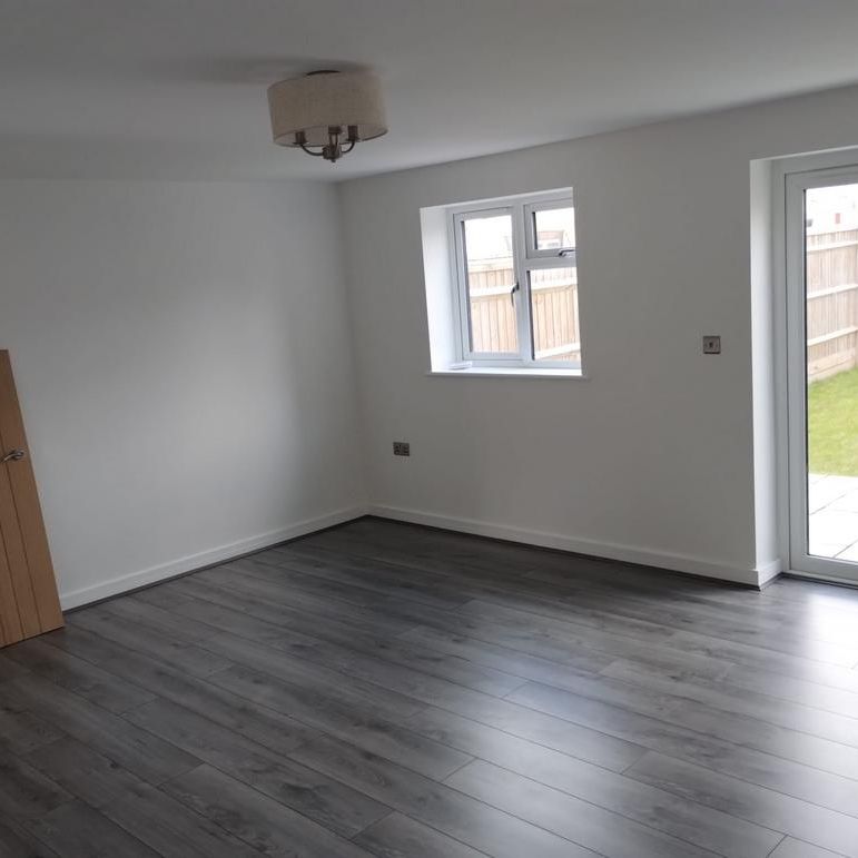 3 bedroom semi-detached house to rent - Photo 1