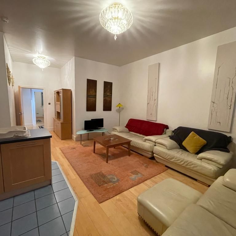 3 bedroom flat to rent - Photo 1