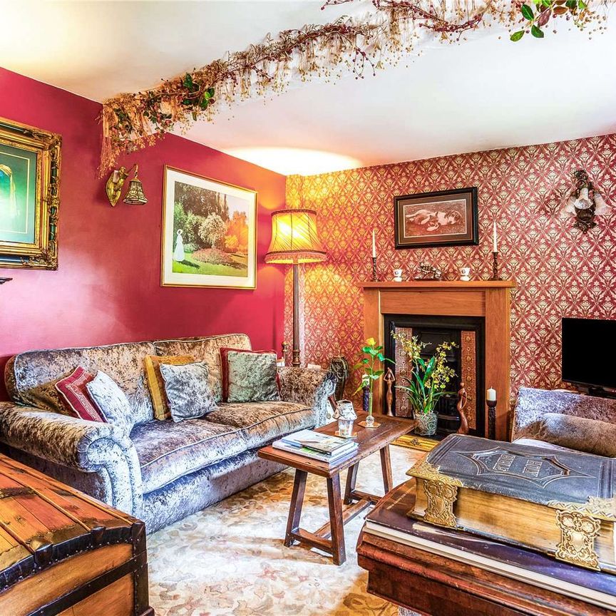 Wonderful Two Bedroom Cottage located in Stow-on-the-Wold. - Photo 1