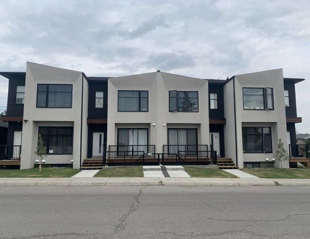Room Rentals Available in New Townhome - Fully Furnished -Utilities Incl. — 1 Bedroom Room For Rent - Photo 1