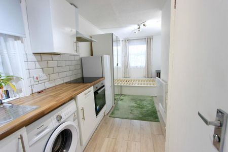 Studio to rent - Photo 2