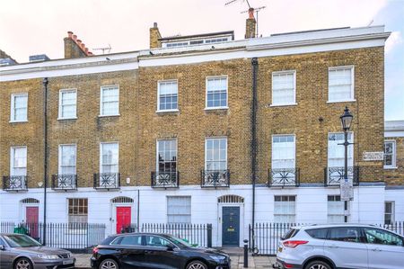 A stylish three double bedroom upper maisonette within the heart of Islington on this quiet residential road. - Photo 3