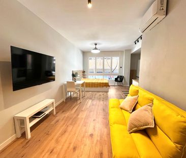 Piso de alquiler en Carrer D'espronceda, El Clot - Photo 2