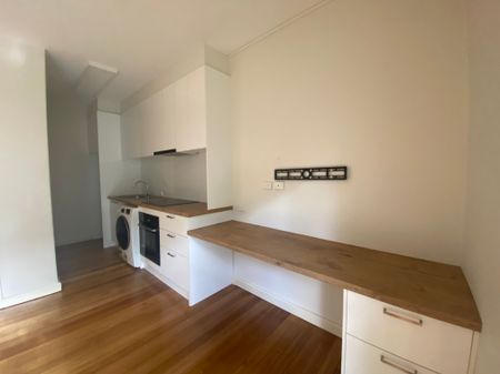 2 / 8 Walnut Street, CARNEGIE - Photo 4