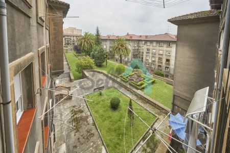 Oviedo - Photo 2