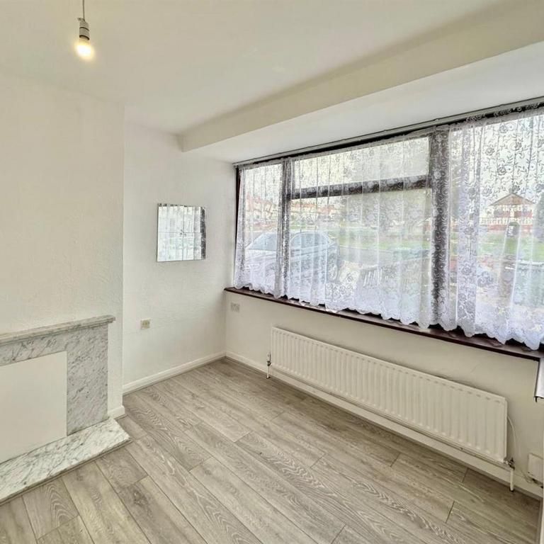 3 bedroom semi-detached house to rent - Photo 1