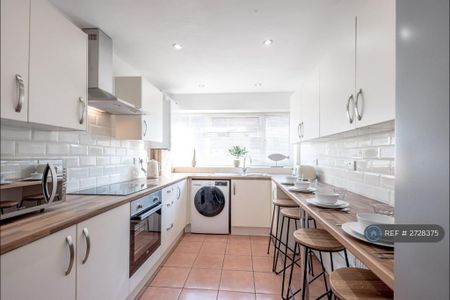 1 bedroom in a house share to rent - Photo 4