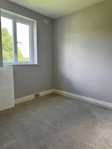 3 bedroom flat to rent - Photo 3