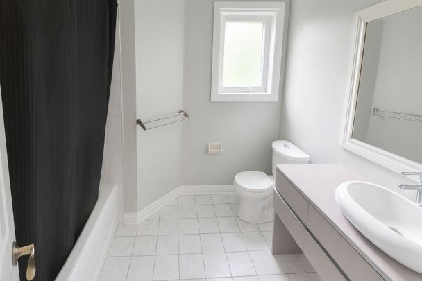 For Lease - 17 Kelsey Crescent, Barrie, Ontario - Photo 1