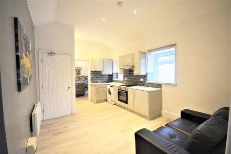 1 bedroom flat to rent - Photo 2