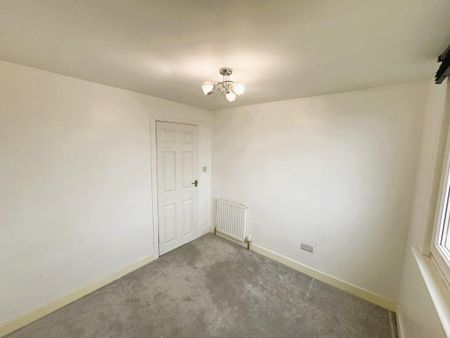 4 bedroom detached house to rent - Photo 3