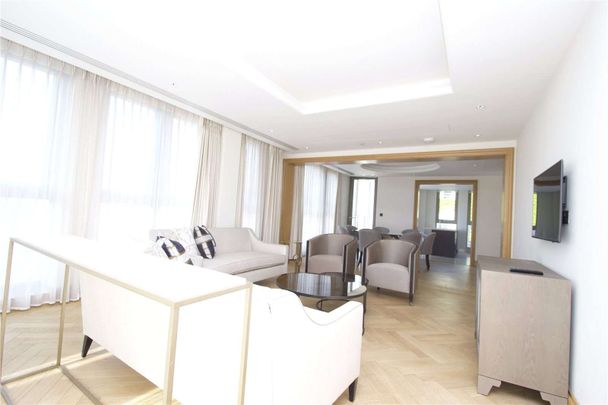 Incredible 3 bedroom, south facing luxury apartment. Set on the 6th floor of a prestigious development with exceptional leisure facilities including swimming pool and gym. - Photo 1