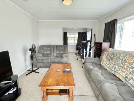 Charming 2-Bedroom Home In Clouston Park! - Photo 2