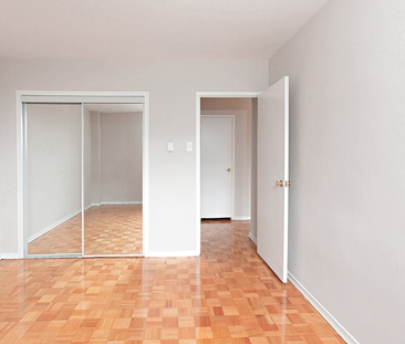 525 Avenue Eglinton Est - 1 Chambre - Photo 1