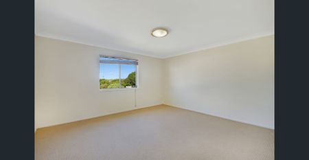 MODERN TWO-BEDROOM TOWNHOUSE WITH OFFICE NEAR CBD - Photo 2