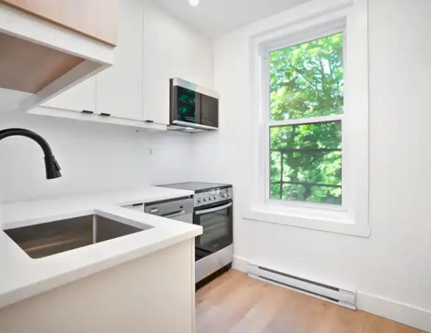 2106-2118 Claremont | 2112 Claremont, Westmount - Photo 1