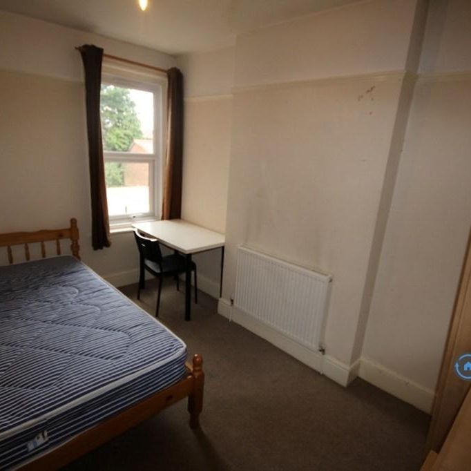 4 bedroom semi-detached house to rent - Photo 1