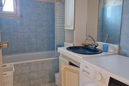 A LOUER - Appartement 2 PIECES 44 m2 - Terrasse et petit jar - Photo 5