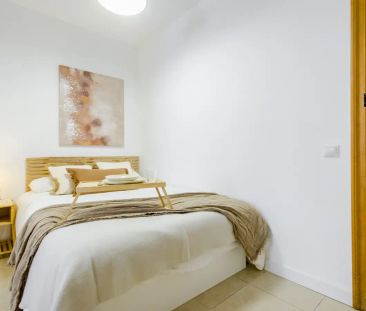Room in a shared 7-bedroom apartment for rent in Pacífico, professionals only. - Photo 1