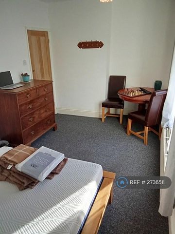 1 bedroom in a house share to rent - Photo 5