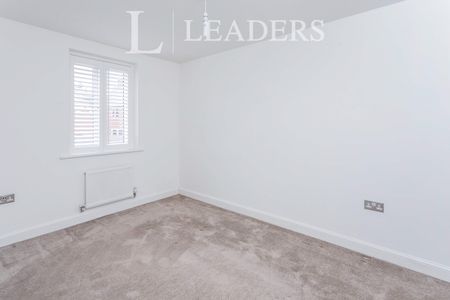 4 bedroom house to rent Bobbins Way, Buckingham, Buckinghamshire, MK18 - Photo 2