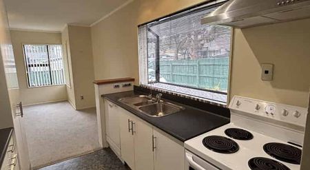 Charming Three-Bedroom Home in Maoribank - Photo 4
