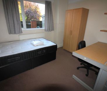 4 bedroom semi-detached house to rent - Photo 4