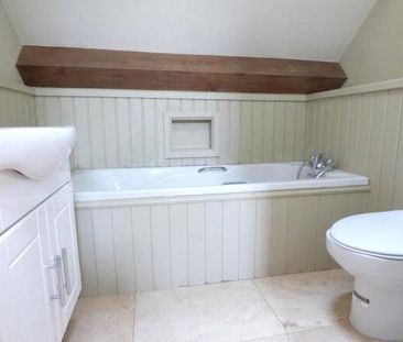 2 bedroom barn conversion to rent - Photo 1