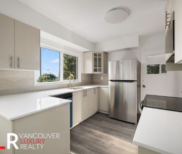 House in West Vancouver, BC - Photo 4