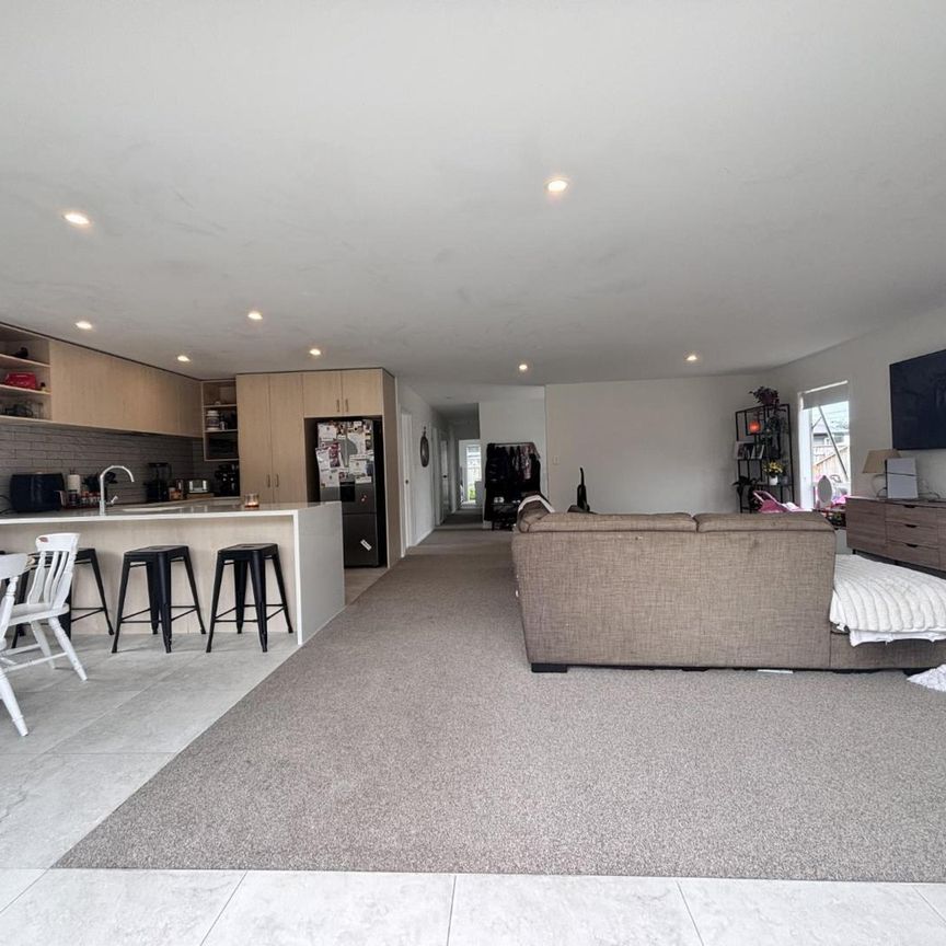 Modern Aramoho home - Photo 1