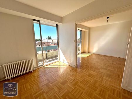 Location Appartement 4 pièces 69m² BOURG EN BRESSE 01000 - Photo 3