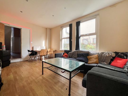 Pen-Y-Wain Road, Roath - Photo 1