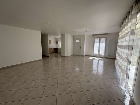 Location Maison 4 pièces 102m² MORTAGNE AU PERCHE 61400 - Photo 2