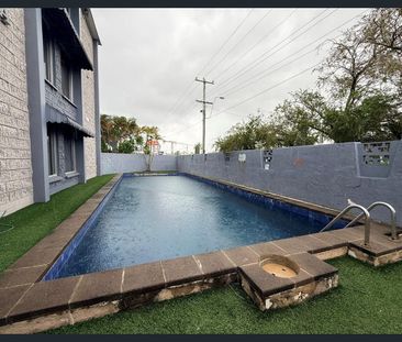 Unfurnished 2 Bedroom 1 Bathroom Apartment Cairns North - Photo 3