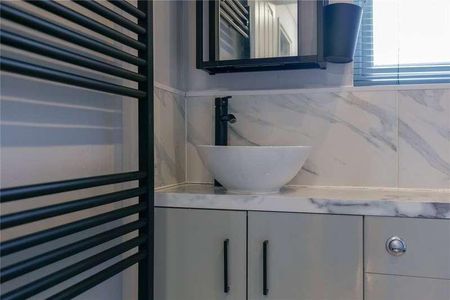 St. Pauls Court, Reading, Berkshire, RG1 - Photo 2