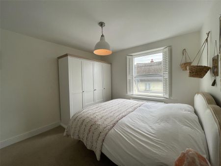4 bedroom semi-detached house to rent - Photo 3