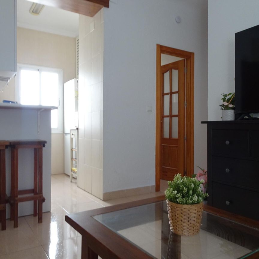Habitación – Málaga – Cruz de Humilladero- Paseo de los Tilos – 370€ EST – Ref. MA02-02239 - Photo 1