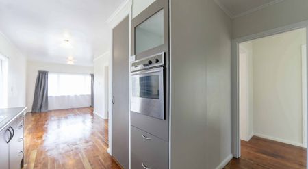 Fully Renovated Family Home - Photo 2