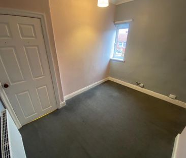 3 bedroom end of terrace house to rent - Photo 3