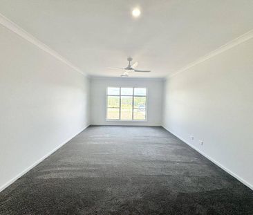 Only 12 months old & Move In Ready! - Photo 6