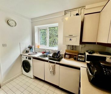 1 Bed Flat, Edgeley, SK3 - Photo 2