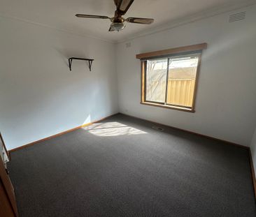 19 Kirsten Street, SHEPPARTON VIC 3630 - Photo 6