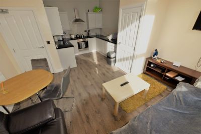 2 bedroom Flat in Aire Street, Leeds - Photo 1