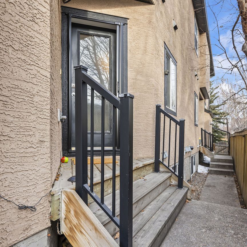 2 - 223 17 Avenue Northeast, Calgary - Photo 1